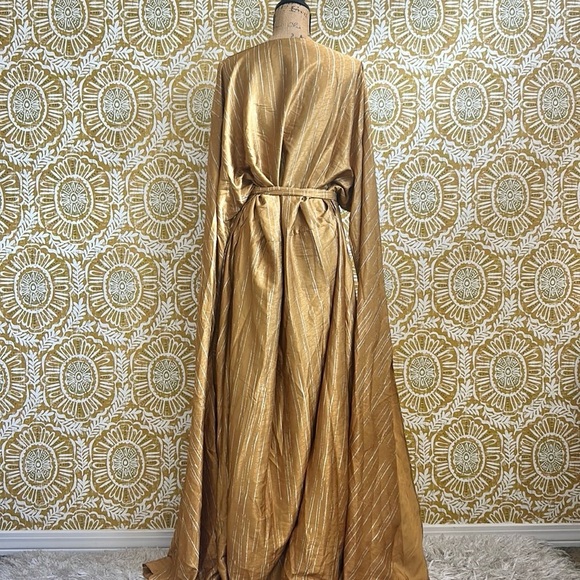 NWOT DIARRABLU Maya Exaggerated Long Sleeve Textured Wrap Dress in Gold Sz 3XL - Picture 13 of 13